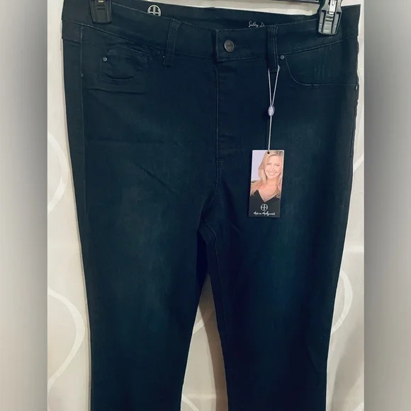 NWT’s Hot in Hollywood Jeans, Size Medium/Tall - Picture 2 of 3